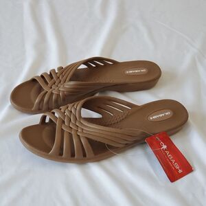 NEW 9.5 10 10.5 OKABASHI VENICE TOFFEE BROWN TAN SLIP RESISTANT SWIM SANDALS NWT